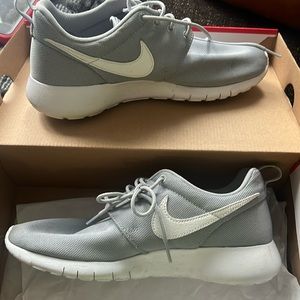 Nike Roshe One slightly used